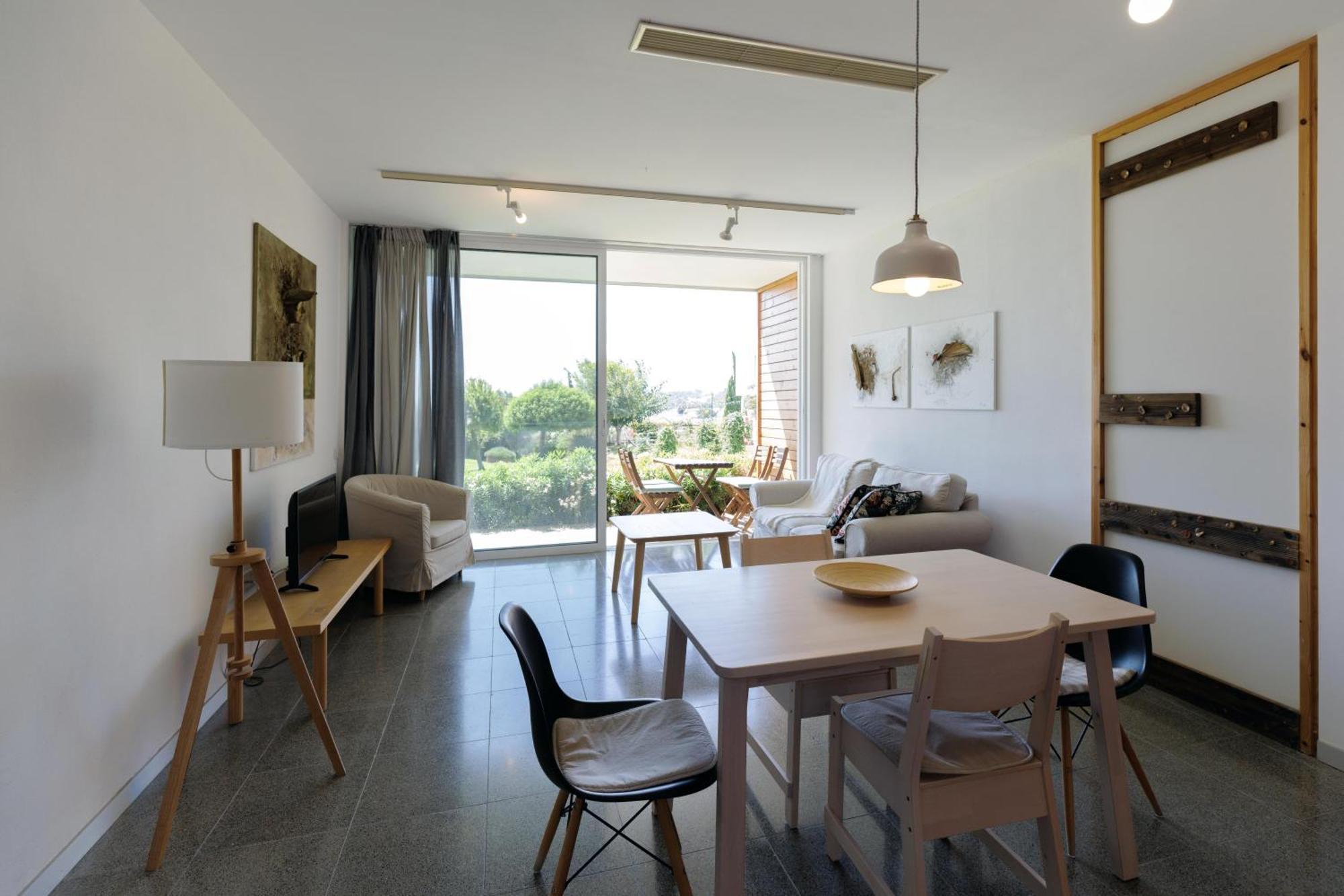Art By Praxis Appartement Governor's Beach Buitenkant foto